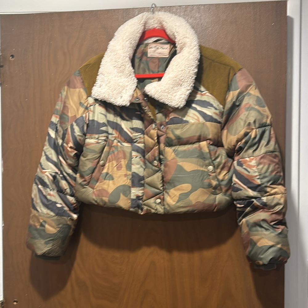 We The Free cropped Camo jacket size small
